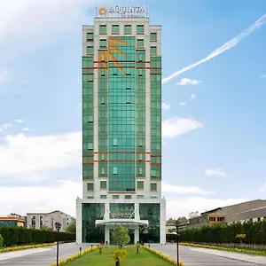 Otel La Quinta By Wyndham Gunesli